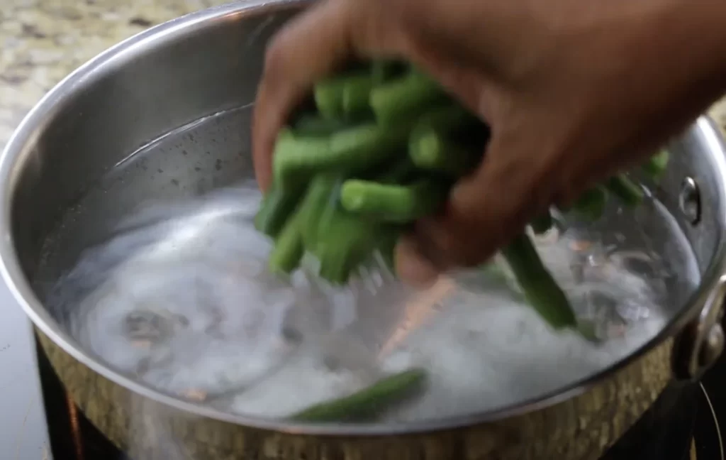 Boiling the green beans