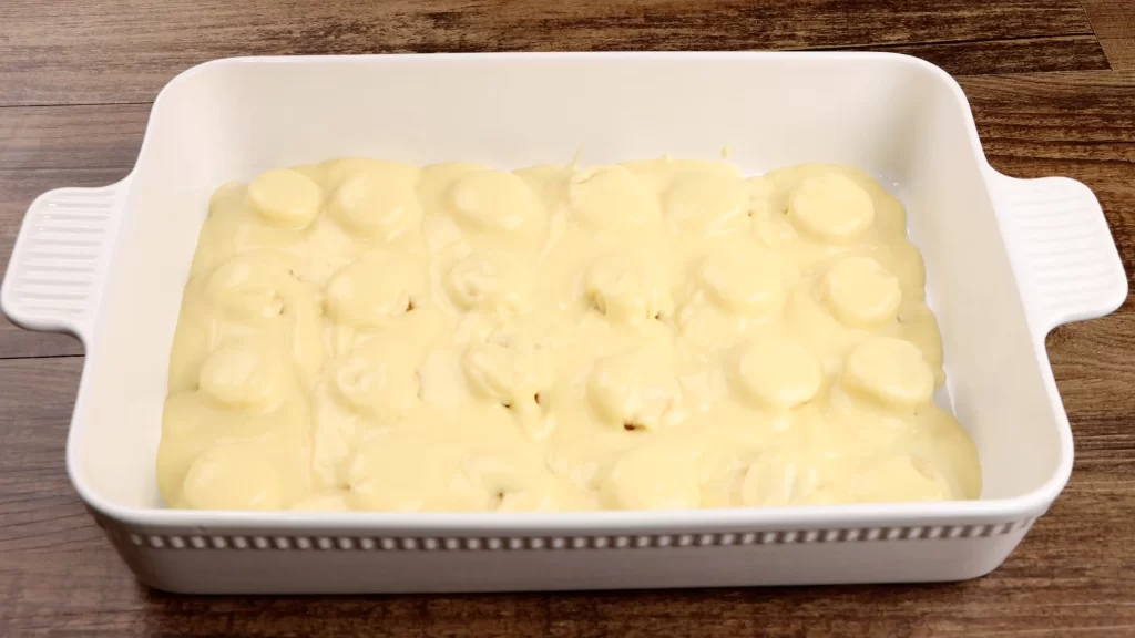 layering the banana pudding