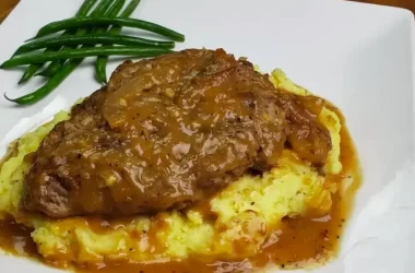 Smothered Cubed Steak and Mashed Potatoes